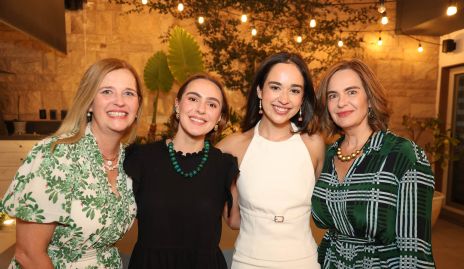  Ana María González, Tamara Esparza, Ivanna Martínez y Paty González.