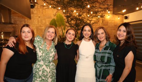  Mariana González, Ana María González, Tamara Esparza, Ivana Martínez, Paty González y Ana Verónica González.