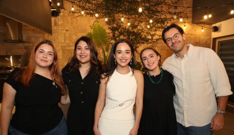  Mariana González, Ana Verónica González, Ivanna Martínez, Tamara y Carlos Esparza.