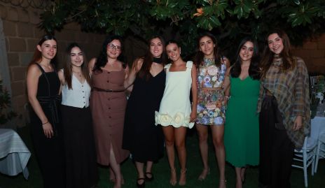  Sofía Medina con sus amigas.