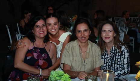  Cynthia Sánchez, Sofi Medina, Mercedes Castro y Laura Cabrera.