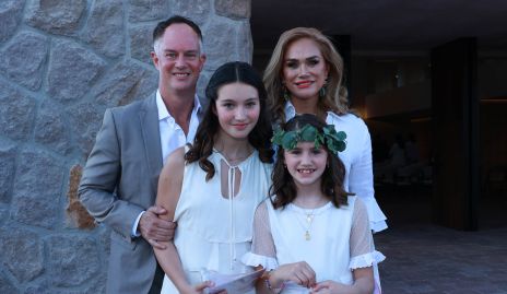  Max de Alba, Máxima de Alba, Danaé Enríquez y Catalina de Alba.