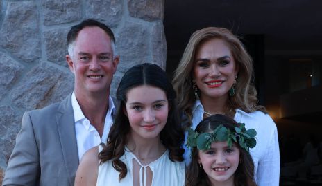  Max de Alba, Máxima de Alba, Danaé Enríquez y Catalina de Alba.