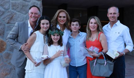  Juan Carlos de Albarran, Brenda Romo, Leonardo de Alba, Max de Alba, Máxima de Alba, Danaé Enríquez y Catalina de Alba.