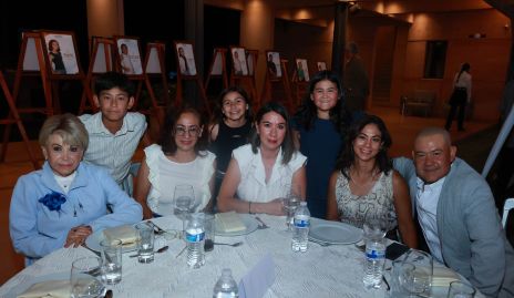  Adriana, Sandra Alonso, María Teresa, Fabián Lomas, Marta del Río, Emilio Lomas y Luciana Lomas.