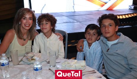  José Miguel Bravo, Santi, Alejandro y Michelle Mendoza.