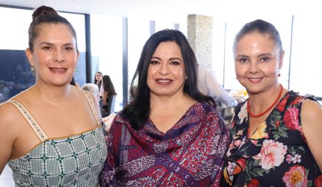  Erika Gómez, Flor Isela Martínez  y Araceli Flores.