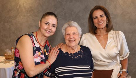  Araceli Flores, Luz Maria Fernández y Mónica Ayala.