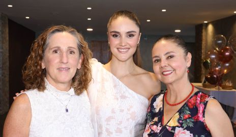  Guadalupe López Barro, Paulina Cantú y Araceli Flores.