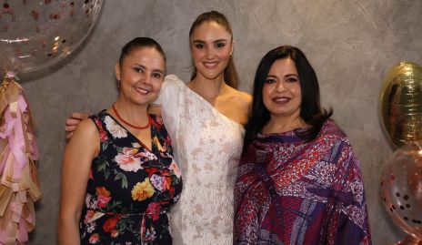  Araceli Flores, Paulina Cantú y Flor Isela Martínez.