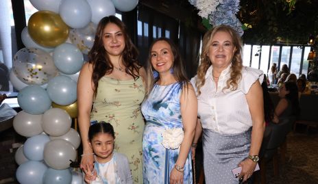  Ana Castillo, Montse Reyes y Lupita Díaz.