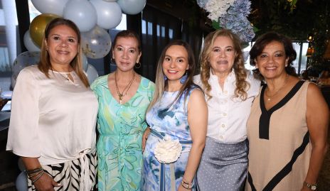  Minerva Díaz, Rosario Díaz, Montse Reyes, Lupita Díaz y Claudia Díaz.