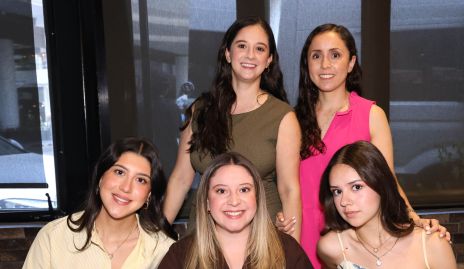  Daniela Dávalos, Montserrat Díaz, Sofía Navarro, Ariadna Pérez e Isabella Navarro.