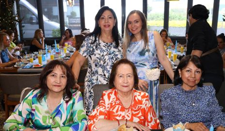  Irene Castillo, Montserrat Reyes, Adriana Rosales, Marcela Petet y Lucía Jasso.