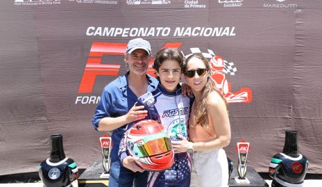  Rodolfo Martínez Lavín con sus papás Rodolfo Martínez Lavín y Fernanda Rodríguez.