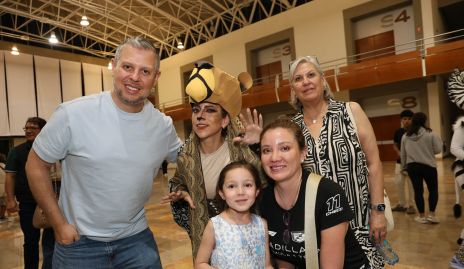  Sergio Gaytán, Gema Delgado, Elba, Fernanda Medina y Anayeli Gaytan.