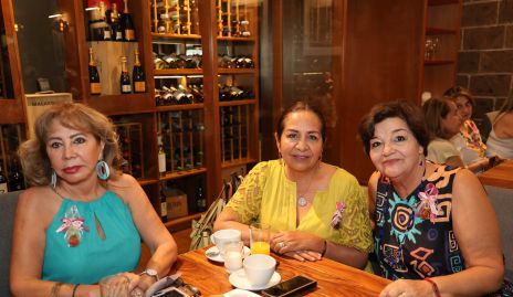  Coco Reyna, Pilar Sandoval y Margarita Atilano.