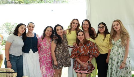 Ámgeles con su cuñada y sus primas.