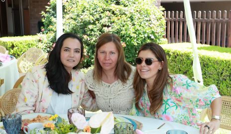  Mariana Meade, Fer Puente y Jessica.