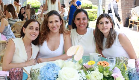  Elena Meade, Laura, Saide Chevaile y Patricia Gómez.
