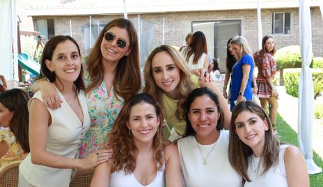  Elena Meade, Jessica, Laura, Ángeles Mahbub, Saide Chevailey Patricia Gómez.