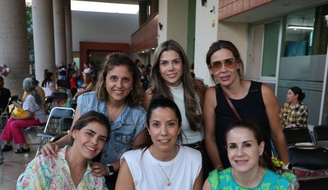  Las mamás en la fiesta del Día del Niño en el Campestre.
