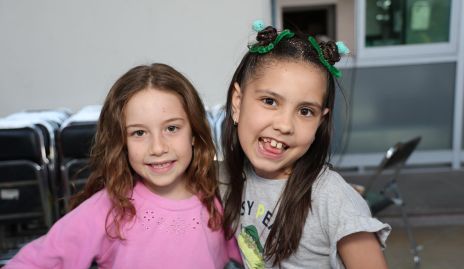  Camila y Alejandra.