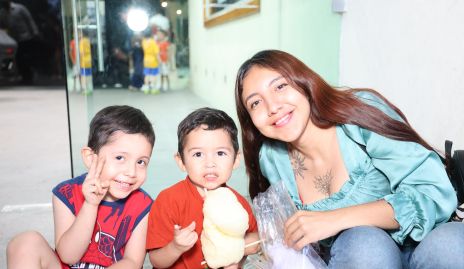  Daniel Herrera, Leonardo Ortiz y Dulce Herrera.