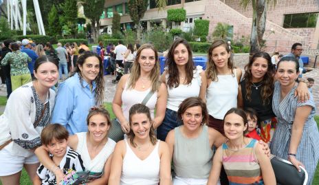  Las mamás en la fiesta del Día del Niño en el Depor.