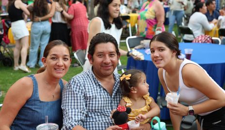  Lety Cruz, Jorge Cruz, Sofía de Castillo y Sara Cruz.