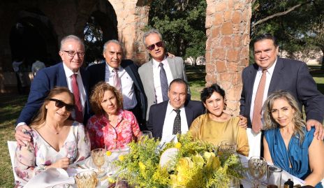  Manolo Villasuso, Arturo González, Ricardo Andrés, José Luis Valle, Rebeca Téllez, Anabell Valle, Juan Carlos Valle, Ruth de la Torre y Maggie Portillo.