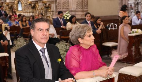  José de Jesús González y Gabriela Portillo, papás del novio.