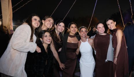  Susana De Luna con sus damas de honor.