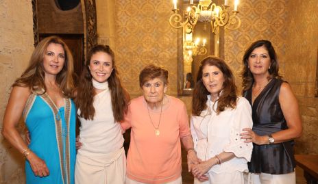  Guille Hernández, María Emilia Torre, Maruchis Andrés, Mónica y Marus  Hernández.
