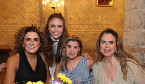  Berenice Díaz Infante, María Emilia Torre, Gabriela Flores y Pili Díaz de León.