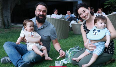  Mauricio Moreno y Cristina Mendizábal con sus hijos Joaquín Moreno y Oliverio Moreno.