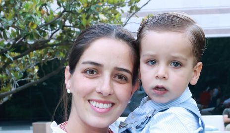  Mariana Labarthe y Santiago.