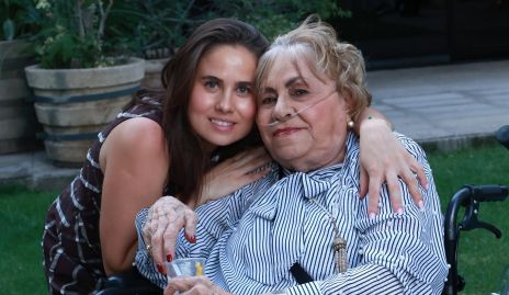  Nuria Alcalde y Luz María Hernández.