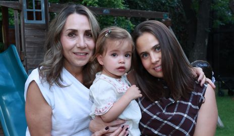  3 generaciones, Roxana Serna, Jacinta Herrera y Nuria Alcalde.