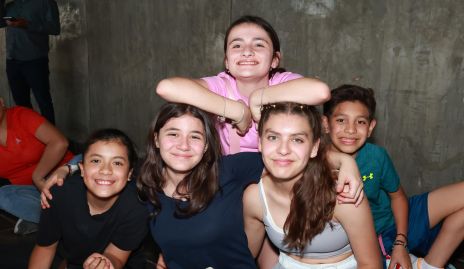  Valeria, Diana, Regina, Isabel y Bruno.