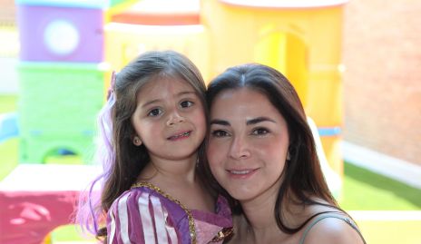  Milagros Suárez y Emilia González.