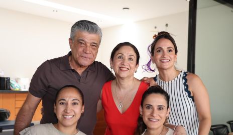  Félix Reverte, Lupita Salazar, Marina Salazar, Andrea Salñazar y Lupis Reverte.