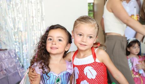  Macarena Monsech y Cayetana Amozorrutia.