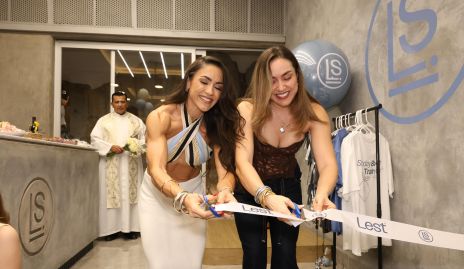  Susana Esqueda y Lucero Esqueda.