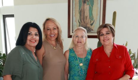  Diana Reyes, Elvia Esparza de Garza, Carmen Munieza y Alma Durón.