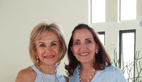  Gloria Estrada y Mónica Alcalde.