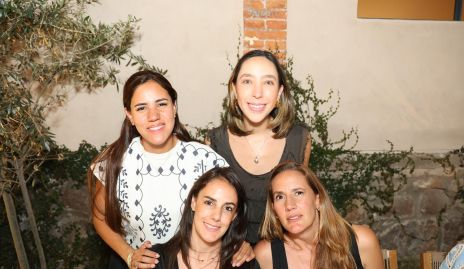  Saide Chevaile, Ana Lucía Chevaile, Berna Ortiz y Carla Ortiz.