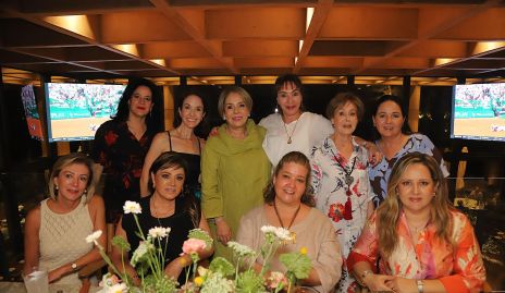  Laura Álvarez con su familia.