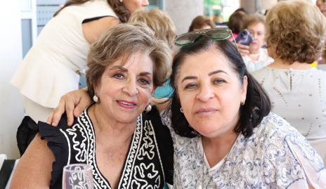  Vicky y Alejandra Godínez.