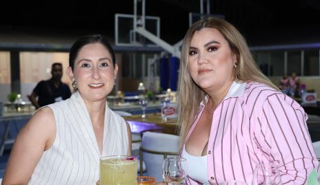  Mafer Loza y Valeria Flores.